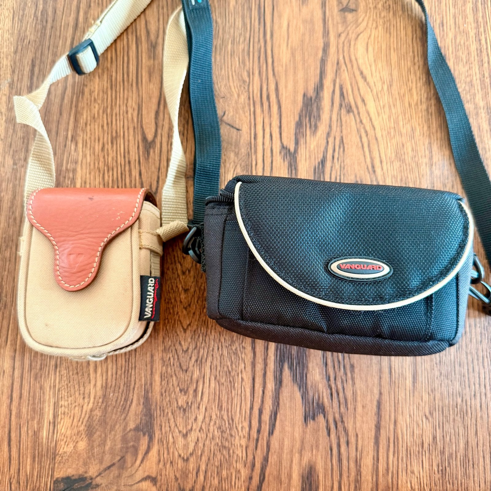 Twee Vanguard cameratasjes - Compact Camera Bag, Gevoerd, Ophalen of Verzenden, Zwart, Schoudertas