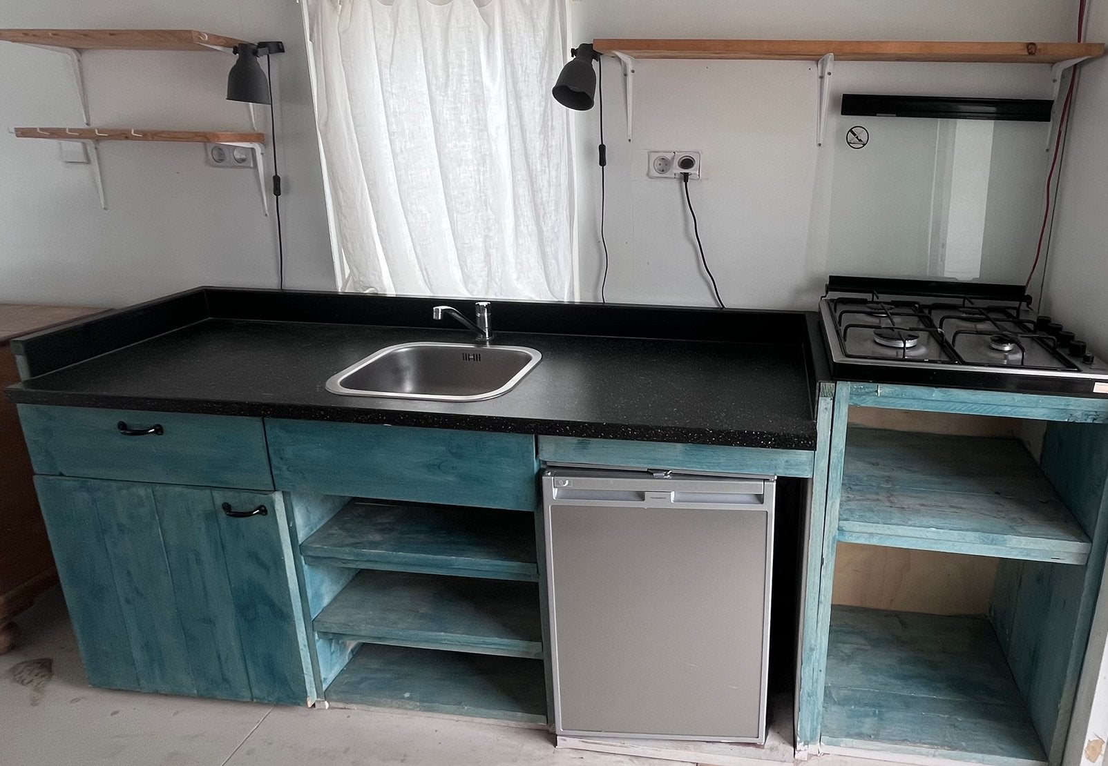 mooie keuken tegen elk aannemelijk bod, Ophalen, Zo goed als nieuw, Campingkast