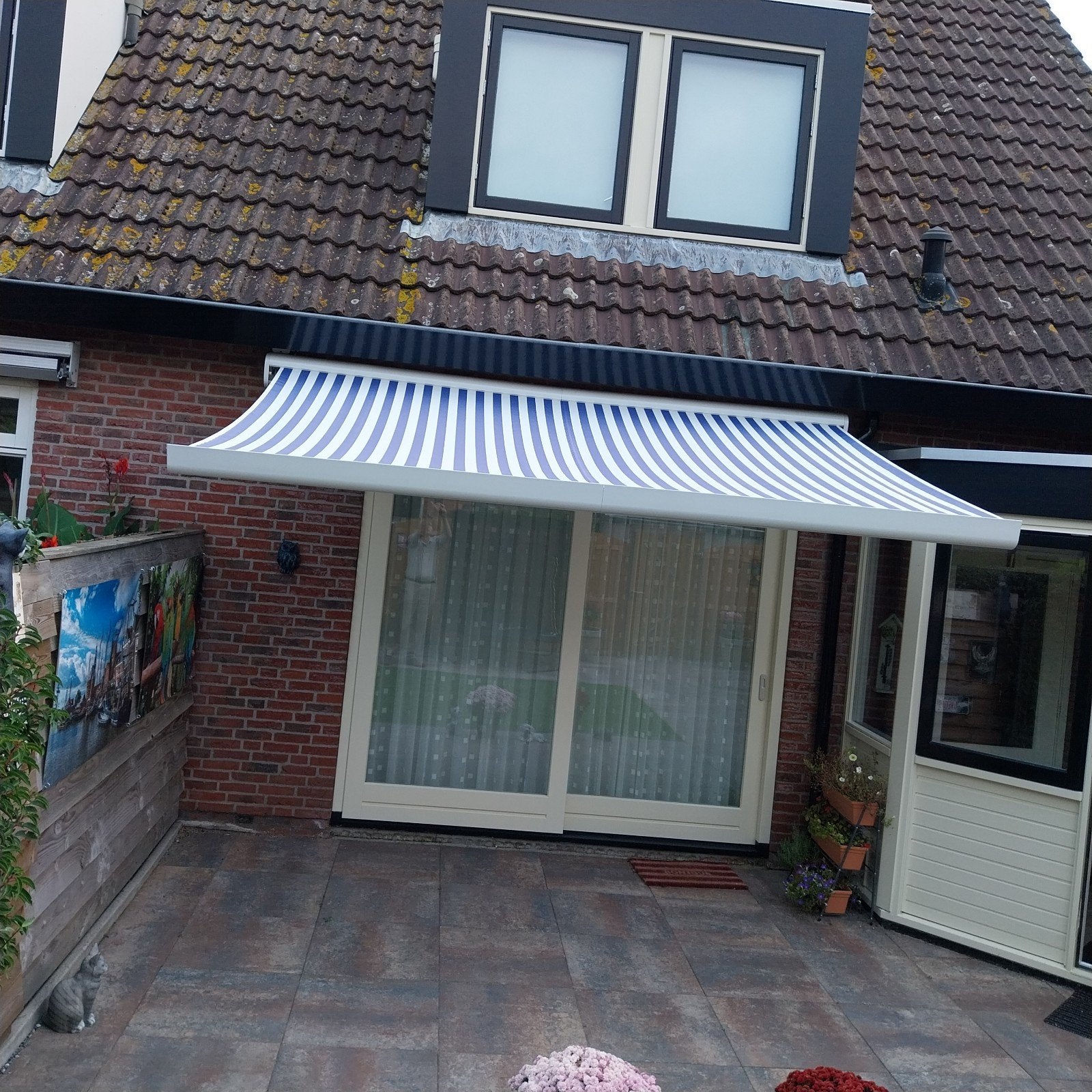 VidaXL Elektrisch Knikarmscherm - Blauw/Wit Gestreept, Tuin en Terras, Ophalen, Elektrisch, Zo goed als nieuw, 150 tot 300 cm