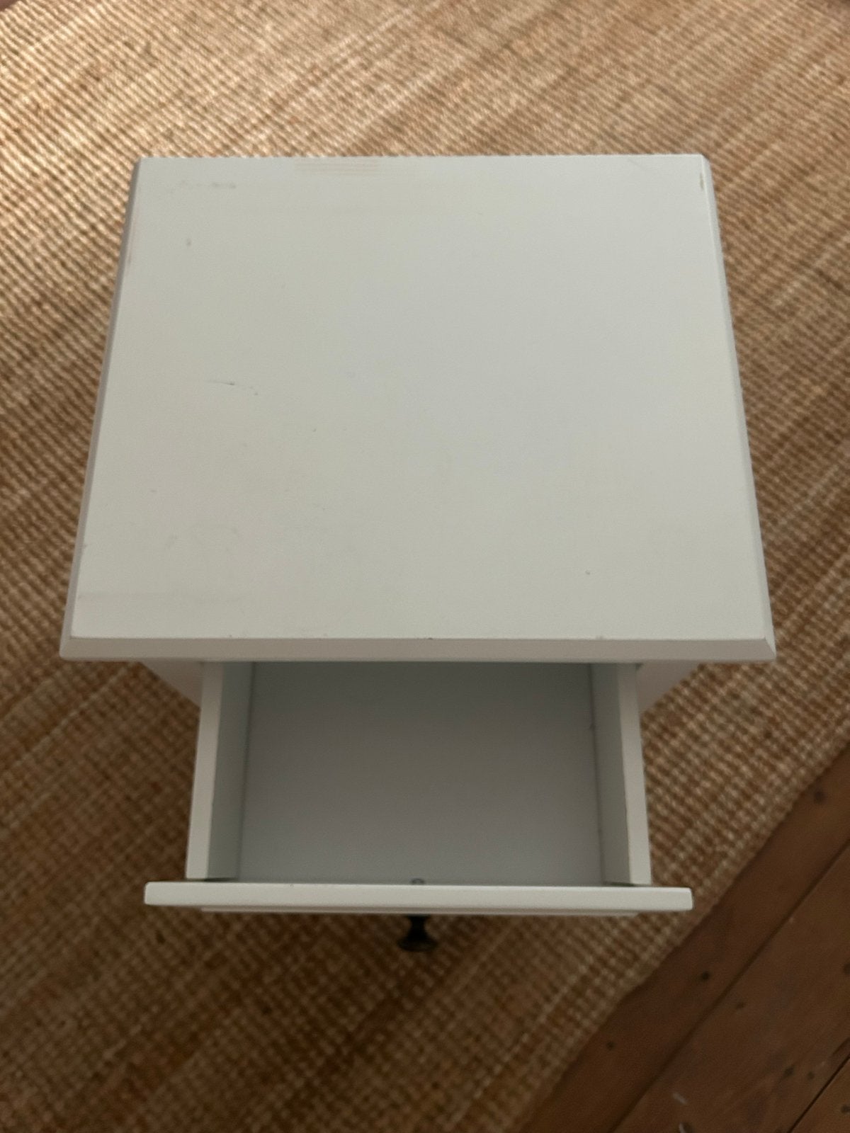 Wit nachtkastje met lade en open vak, Ophalen, Gebruikt, Minder dan 45 cm, 55 tot 70 cm