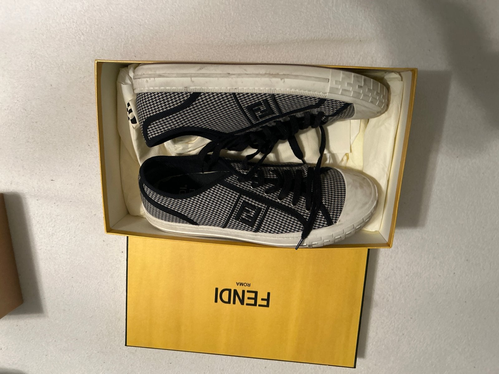 Fendi Sneakers Zwart/Wit Pied-de-Poule, Kleding | Heren, Ophalen of Verzenden, Zo goed als nieuw, Zwart, Sneakers of Gympen