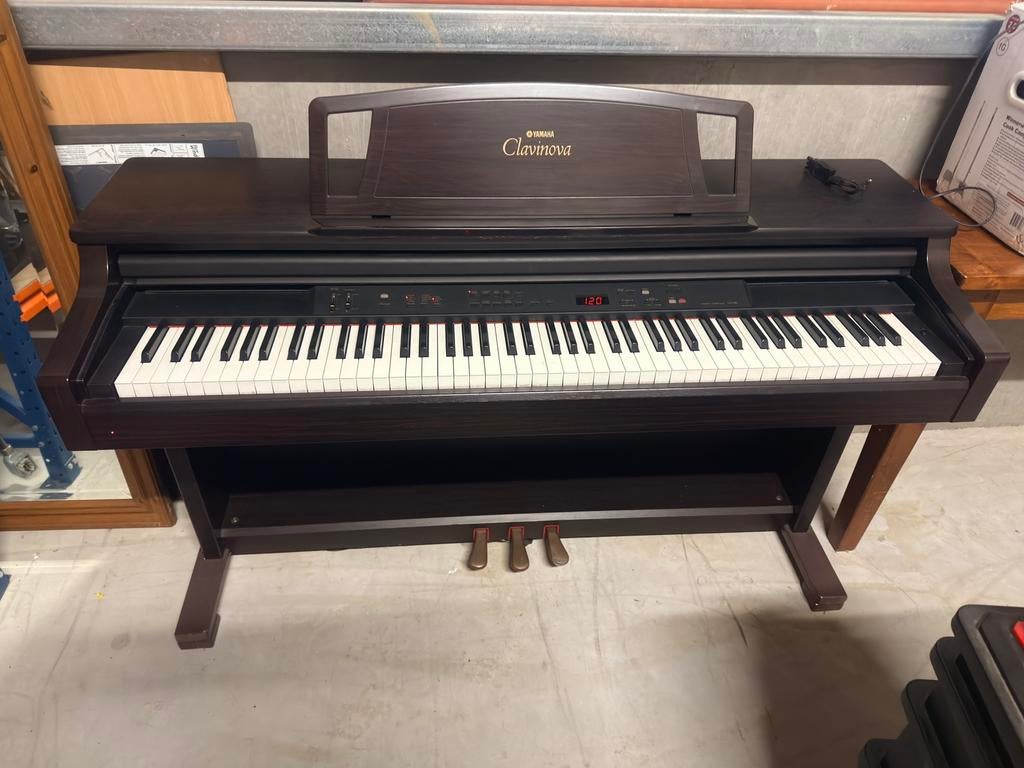 Yamaha Clavinova, Muziek en Instrumenten, Piano's, Ophalen, Bruin, Digitaal, Zo goed als nieuw