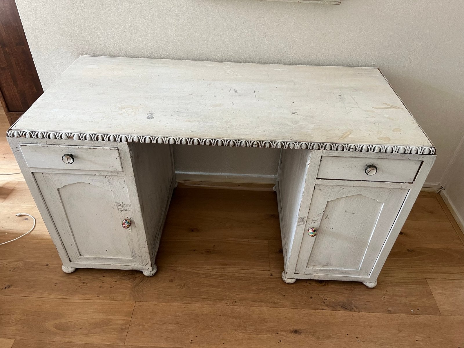 Charmant wit bureau met lades en kasten gratis op te halen, Ophalen