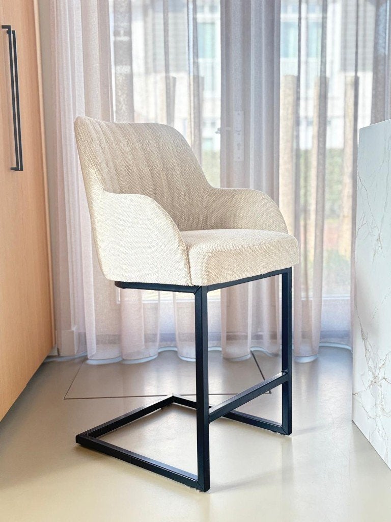 4x luxe barstoelen – beige / zwart, Huis en Inrichting, Ophalen, Gebruikt, 60 tot 90 cm, Metaal
