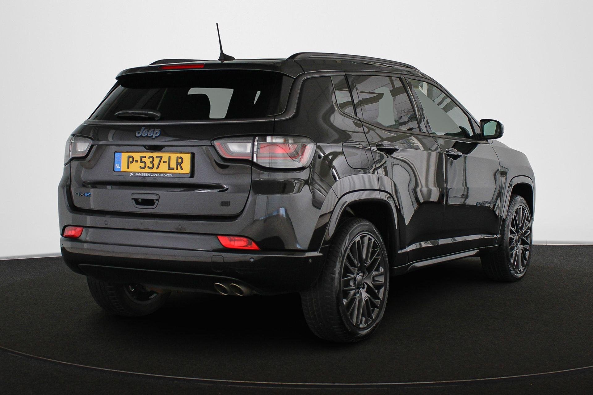 Jeep Compass 4xe 240 Plug-in Hybrid Electric S Stuur-Stoelve, Auto's, Automaat, Euro 6, 4 cilinders, Zwart