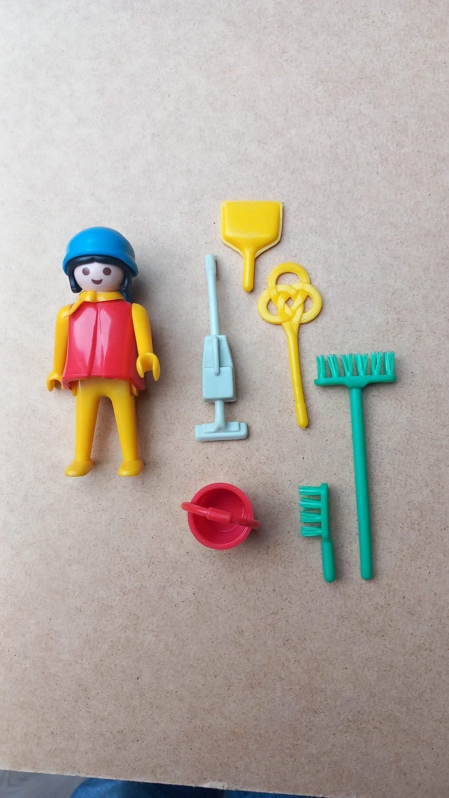 Playmobil 3315 vrouw met stofzuiger, Complete set, Ophalen of Verzenden, Zo goed als nieuw, Figuren