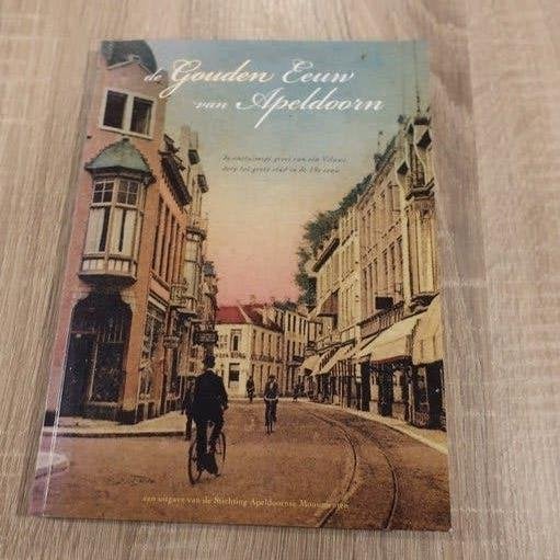 De Gouden Eeuw van Apeldoorn van Woerden Huub Ummels, Boeken, Ophalen of Verzenden, 20e eeuw of later, Gelezen
