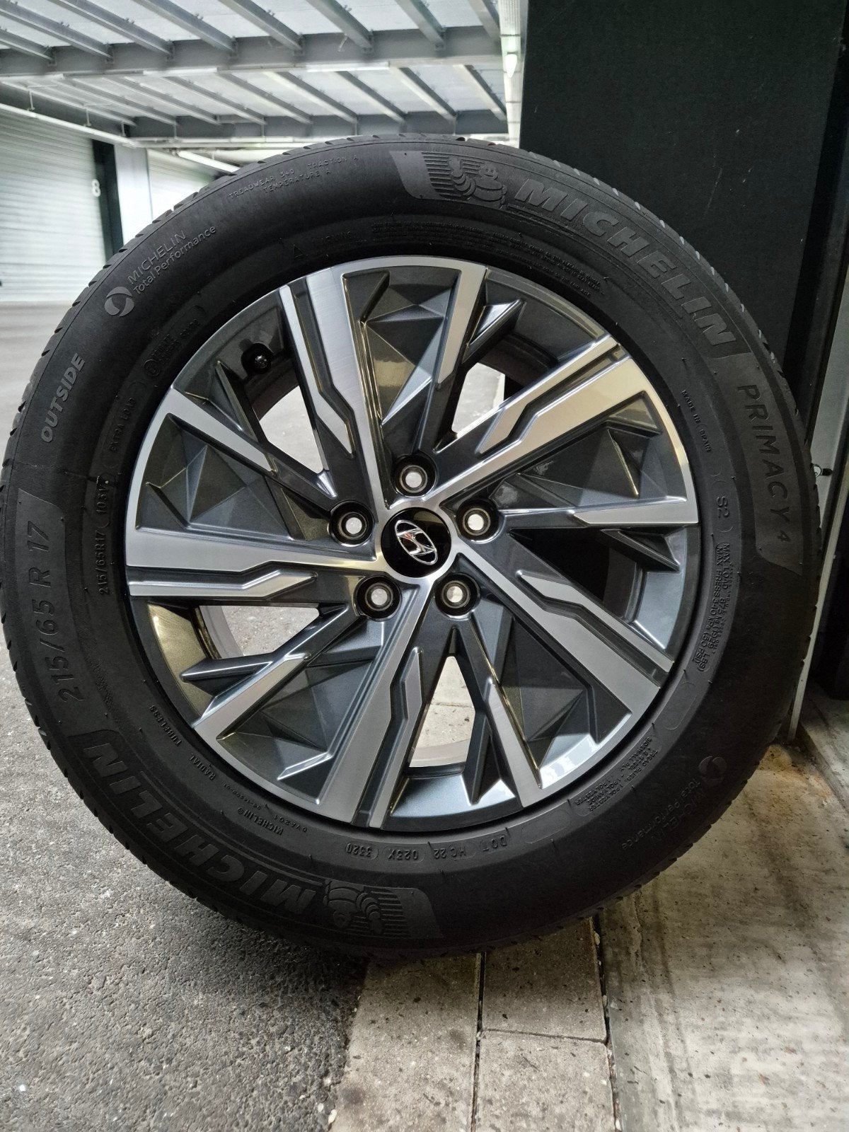 5x114.3 / 17inch ORGINEEL HYUNDAI TUCSON ZOMERSET met TPMS, Ophalen, 215 mm, Banden en Velgen, 17 inch