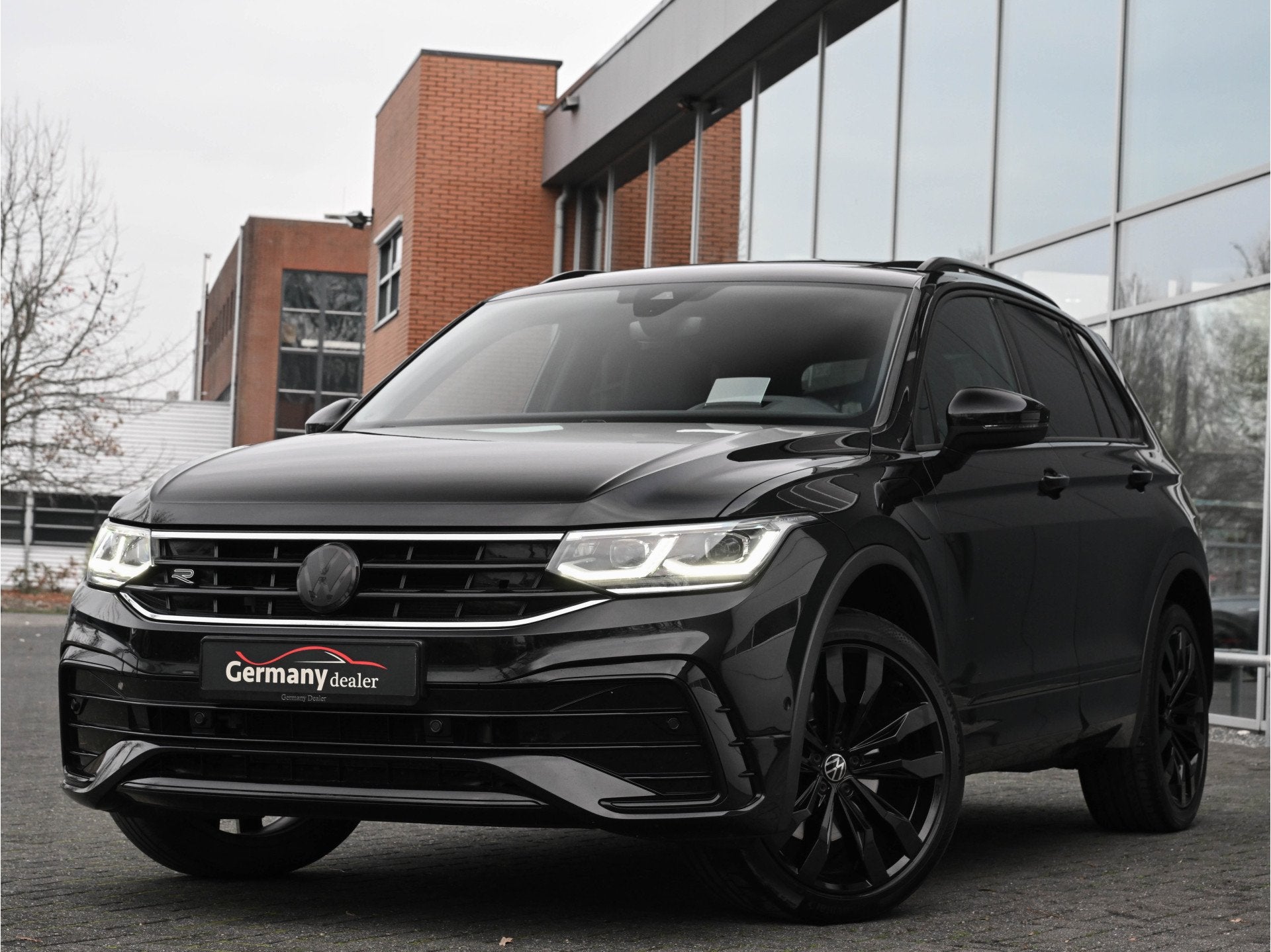 Volkswagen Tiguan 1.4TSI E-Hybrid 245pk R-Line Pano Head-Up, Auto's, Volkswagen, Stof, 4 cilinders, Met garantie (alle), Zwart