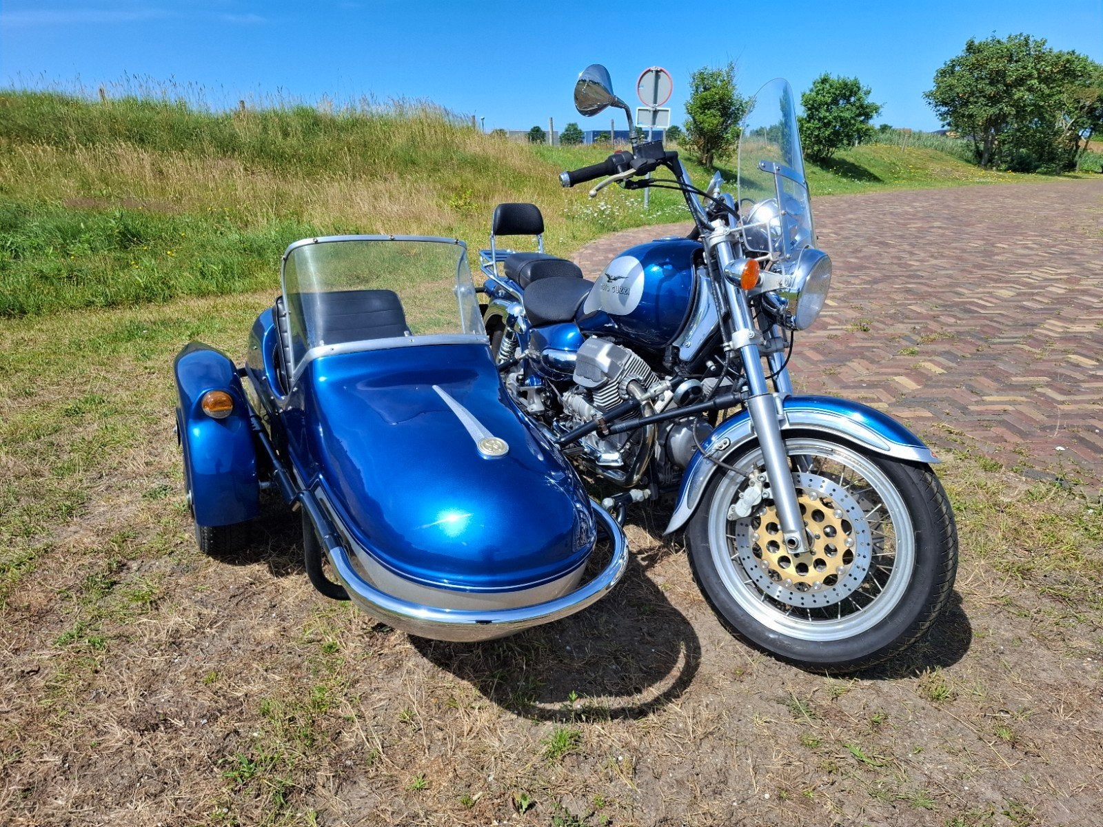 Moto Guzzi California Special 1100 met Watsonian zijspan