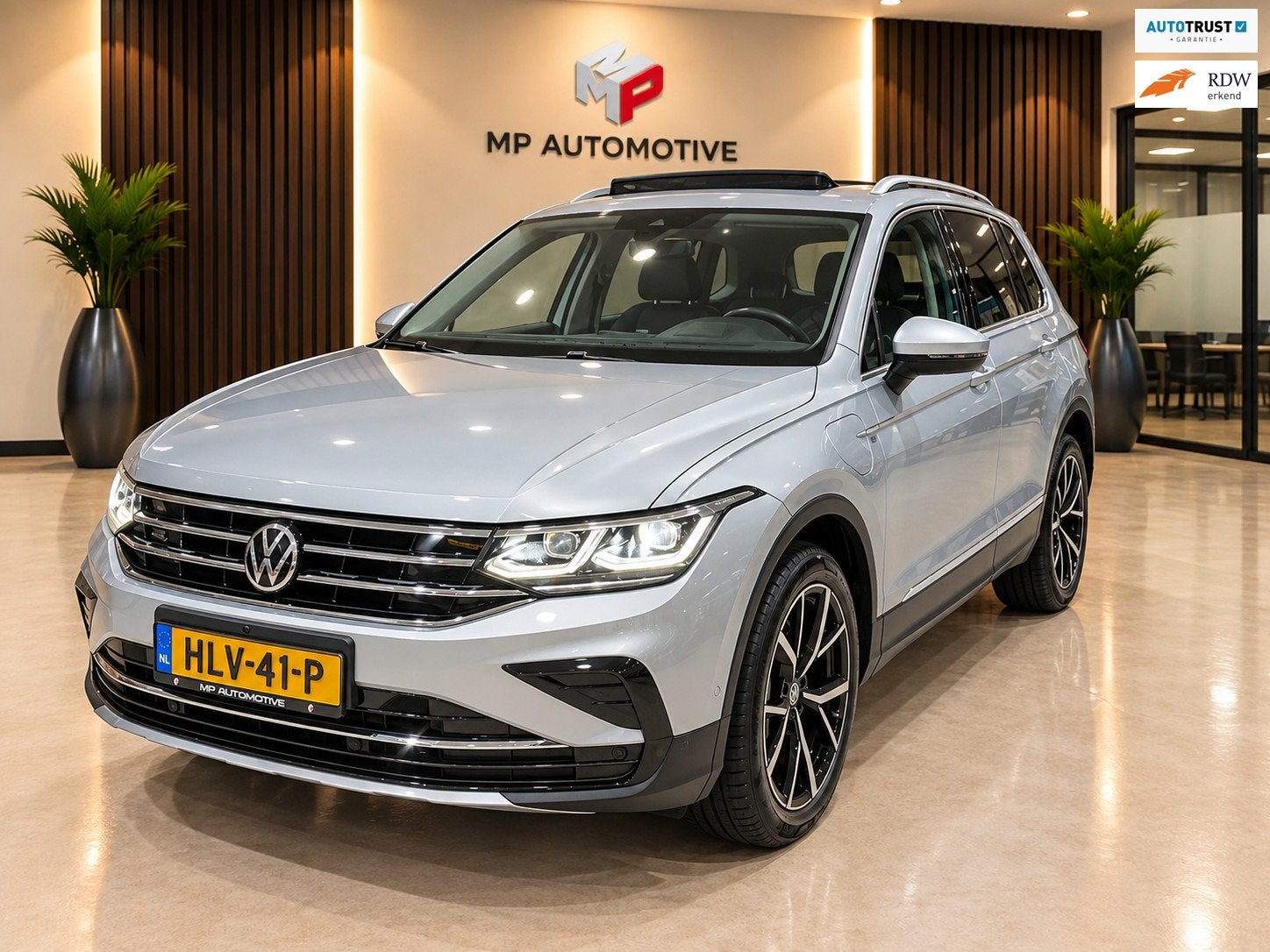 Volkswagen Tiguan 1.4 TSI eHybrid R-Line|Pano|Memory|IQ|360|, Auto's, Dealer onderhouden, 4 cilinders, 150 pk, 1711 kg