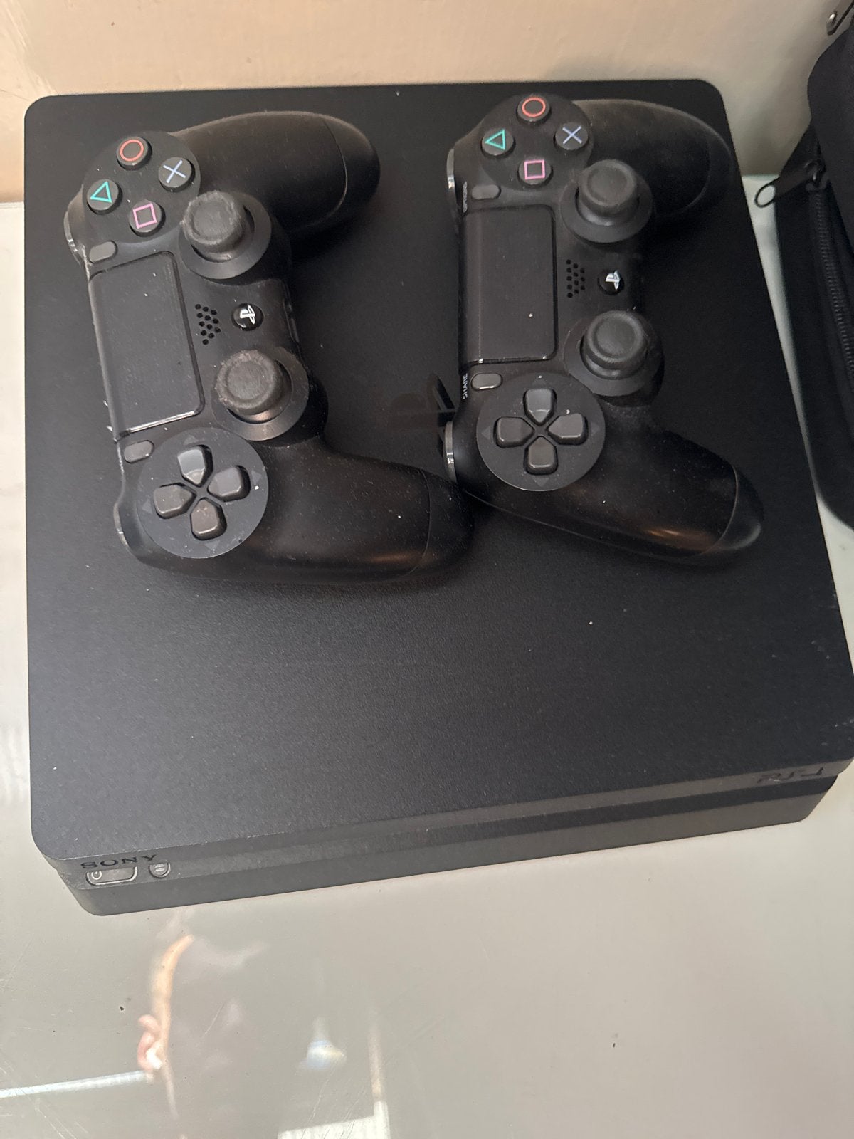 Playstation 4 met 2 Controllers mag zsm weg !, Ophalen of Verzenden, Gebruikt, Met 2 controllers, Slim