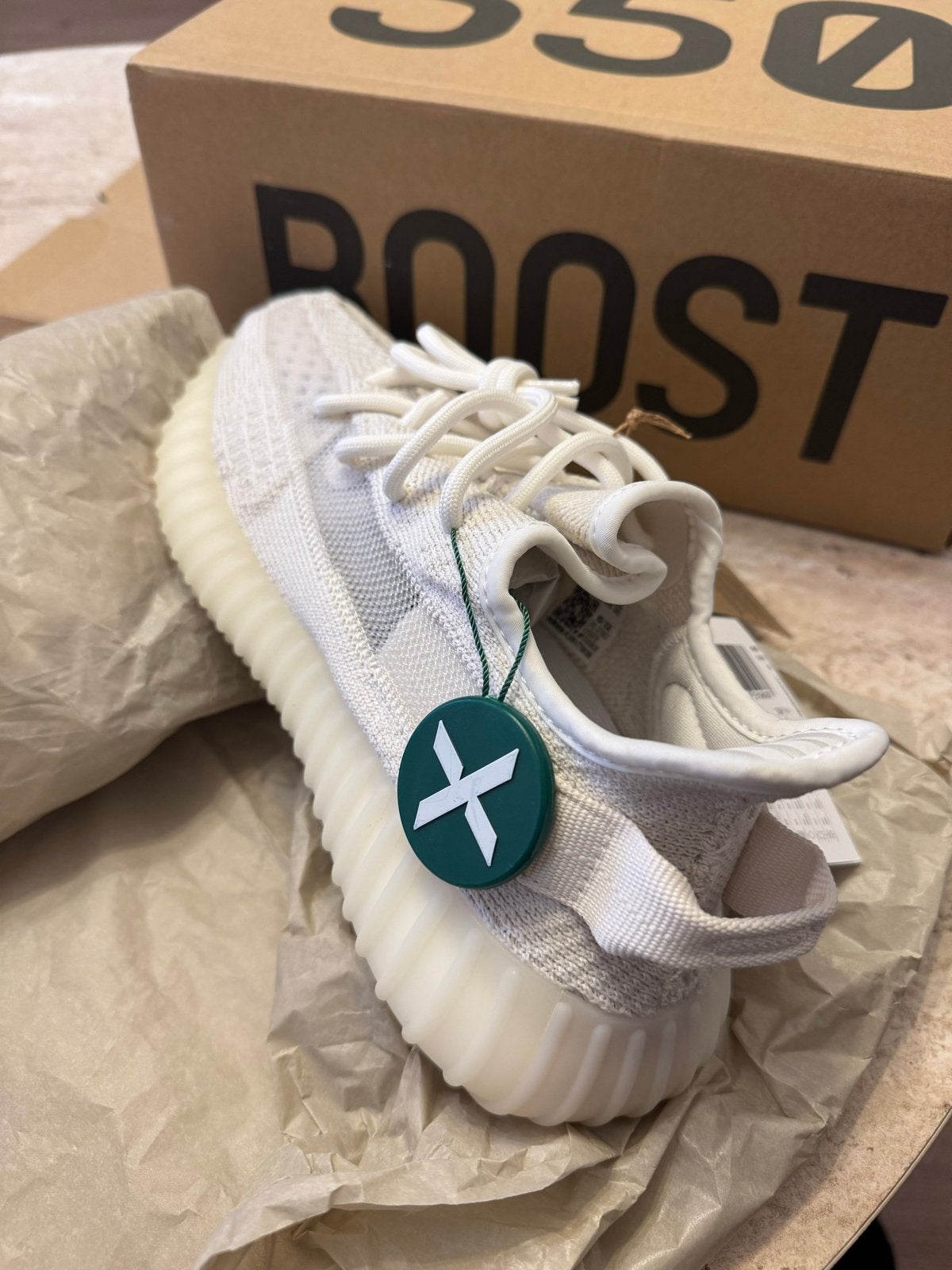 Nieuwe Dames Yeezy Boost 350 V2 - StockX Geverifieerd, Ophalen of Verzenden, Nieuw, Wit, Sneakers of Gympen