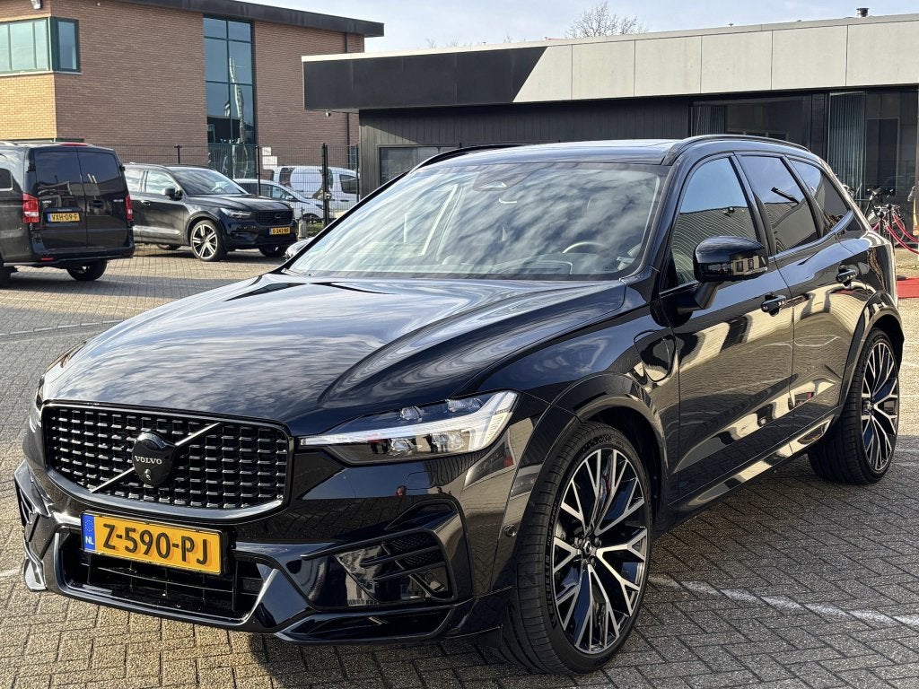 Volvo XC60 - T8 HEICO ACC Panoramadak Ultimate Black Edition, Auto's, Volvo, Automaat, Zwart, 1969 cc, 138 €/maand