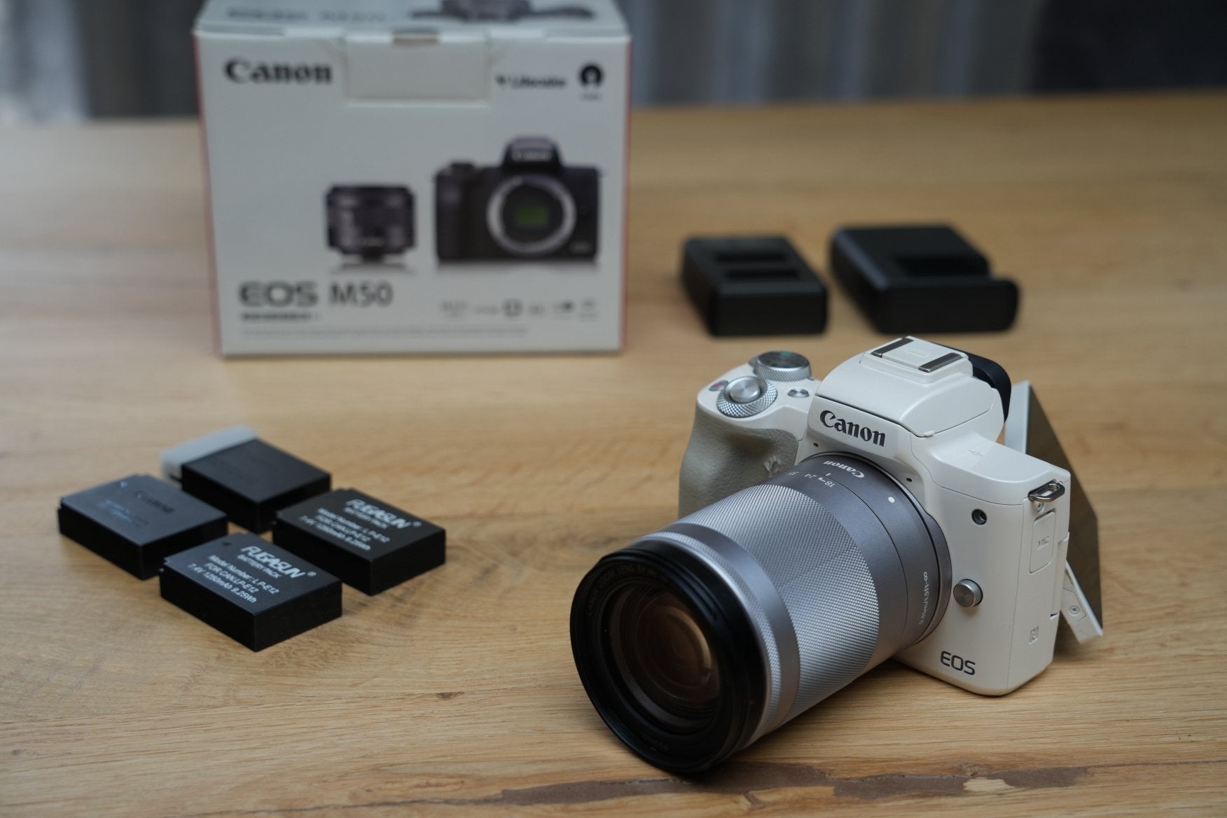 Canon EOS M50 Wit + EF-M 18-150 IS STM | Compleet, Gebruikt, Bluetooth, Canon, Screenprotector