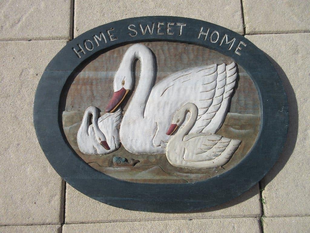 Houten wandbord met zwanen, Ophalen of Verzenden, Gebruikt, Hout, Wandbord of Wandpaneel