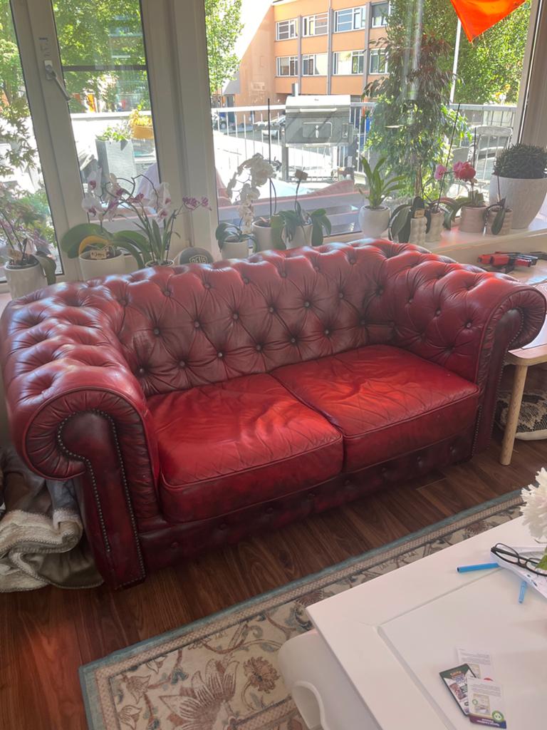 Chesterfield bank, rood leer, 2-zits, Ophalen, Gebruikt, 150 tot 200 cm, Tweepersoons