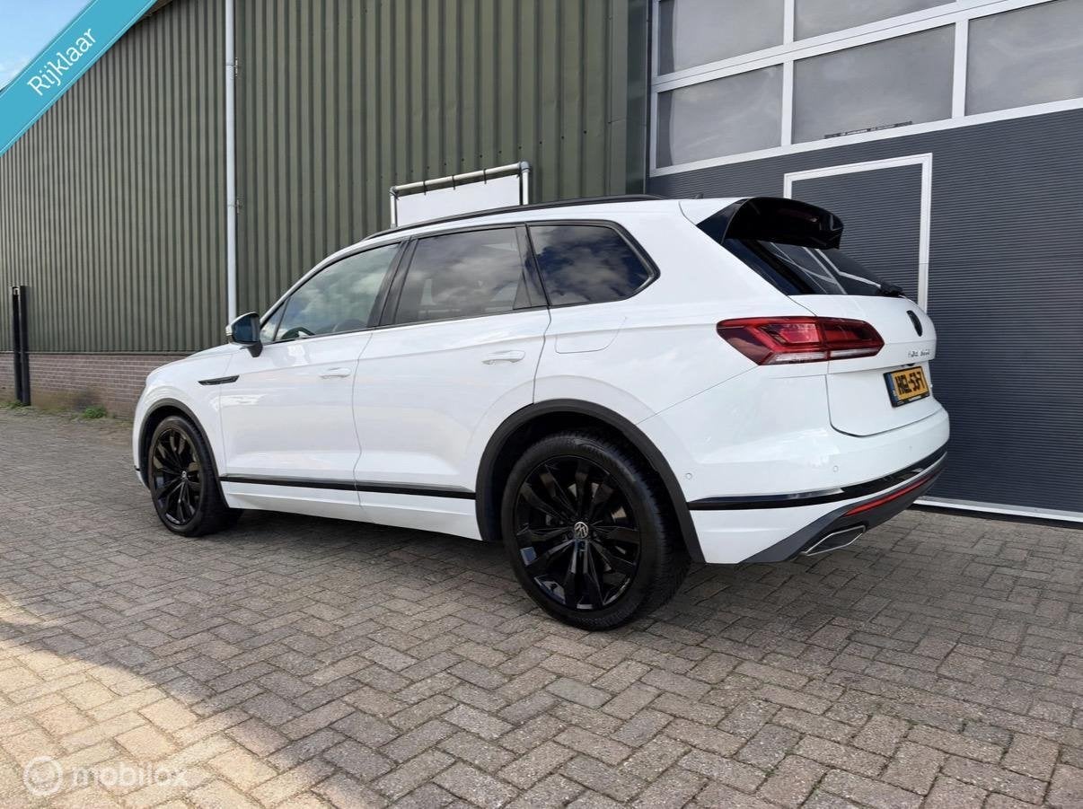 Volkswagen Touareg 3.0 TSi eHybrid 4MOTION R|Pano|Leder|BTW, Automaat, Gebruikt, Euro 6, 2995 cc