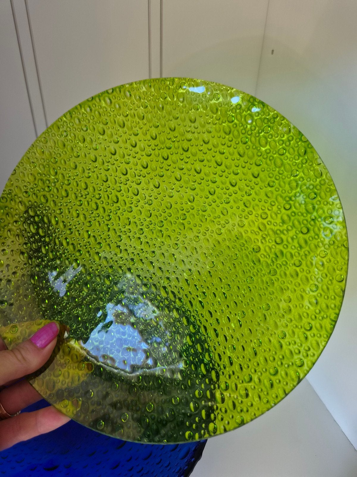 Groen glazen decoratief bord met bubbeltextuur, Ophalen of Verzenden