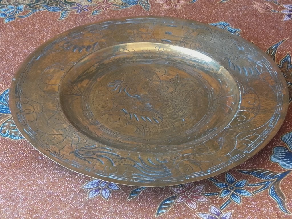 Mooi antiek Chinees bord van bewerkt koper met draken 25 cm., Antiek en Kunst, Ophalen of Verzenden, Handgemaakt