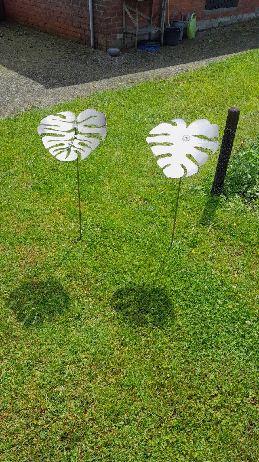 Handgemaakte stalen Monstera tuindecoratie - 90 cm hoog, Ophalen of Verzenden, Gebruikt, Metaal, Abstract beeld