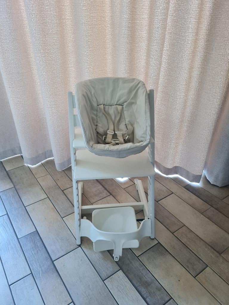 Complete Stokke Tripp Trapp Wit: Newborn, Babyset & Slides, Ophalen, Gebruikt, Meegroeistoel, Gordel(s)