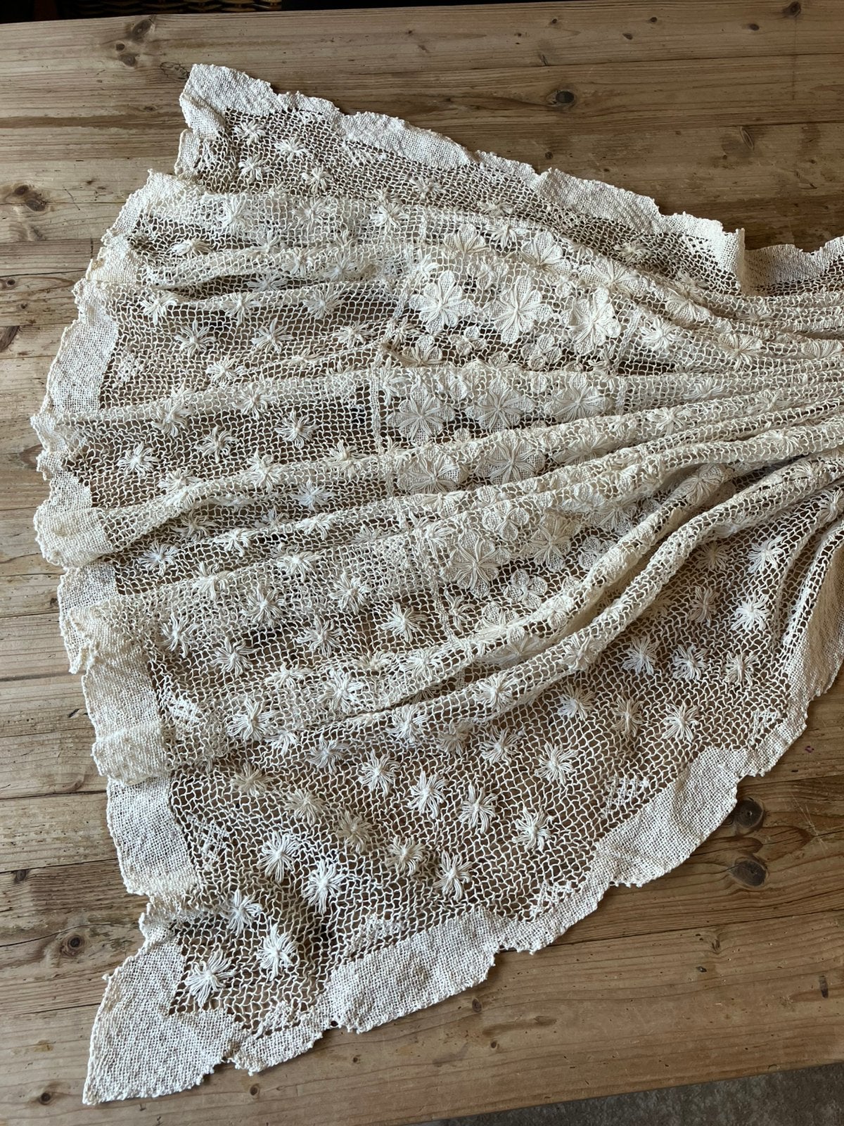 Kanten tafelkleed gordijn handgemaakt, Antiek en Kunst, Ophalen of Verzenden