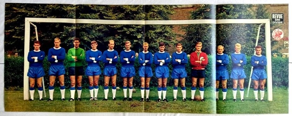 20  zeer grote voetbal posters rond 1965 REVUE uitklappers, Verzamelen, Ophalen, Gebruikt, Overige binnenlandse clubs, Poster, Plaatje of Sticker