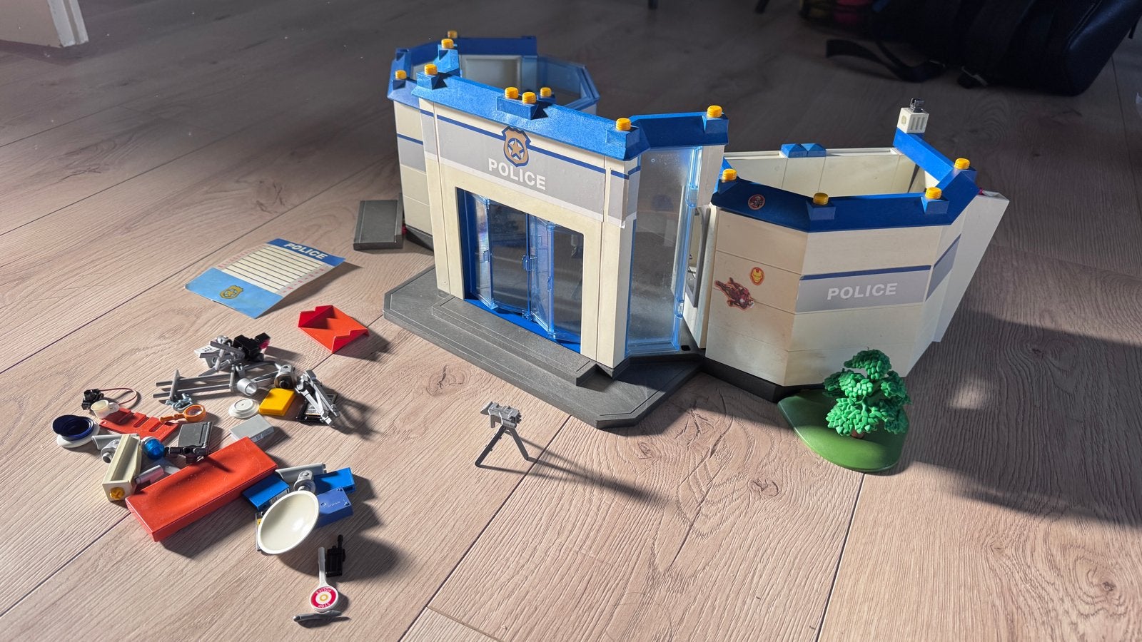 Playmobil Politiebureau 4264 met extra's, Ophalen, Gebruikt, Gebouw, Complete set