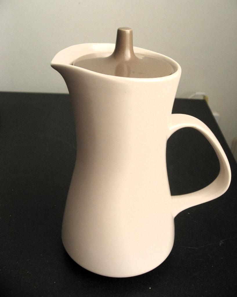 Retro warm waterkan Twintone Poole pottery jaren 60, Ophalen of Verzenden