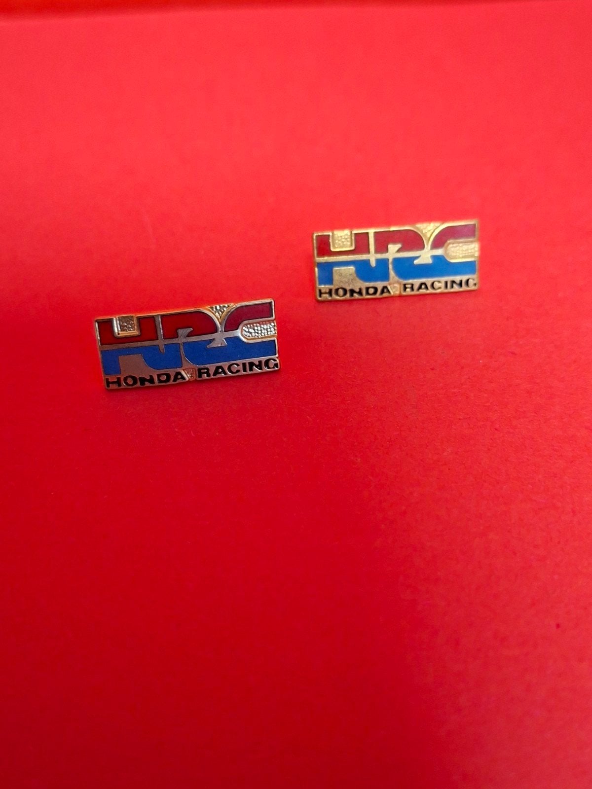 2 Motor Ins HONDA RACING, Verzamelen, Speldjes, Pins en Buttons, Ophalen of Verzenden, Gebruikt, Transport