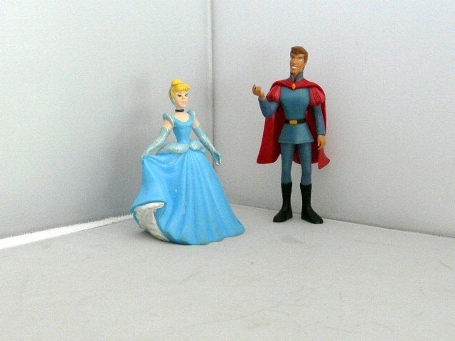Assepoester en Prins (10-11 cm), Verzamelen, Disney, Ophalen of Verzenden, Assepoester of Belle, Zo goed als nieuw, Beeldje of Figuurtje
