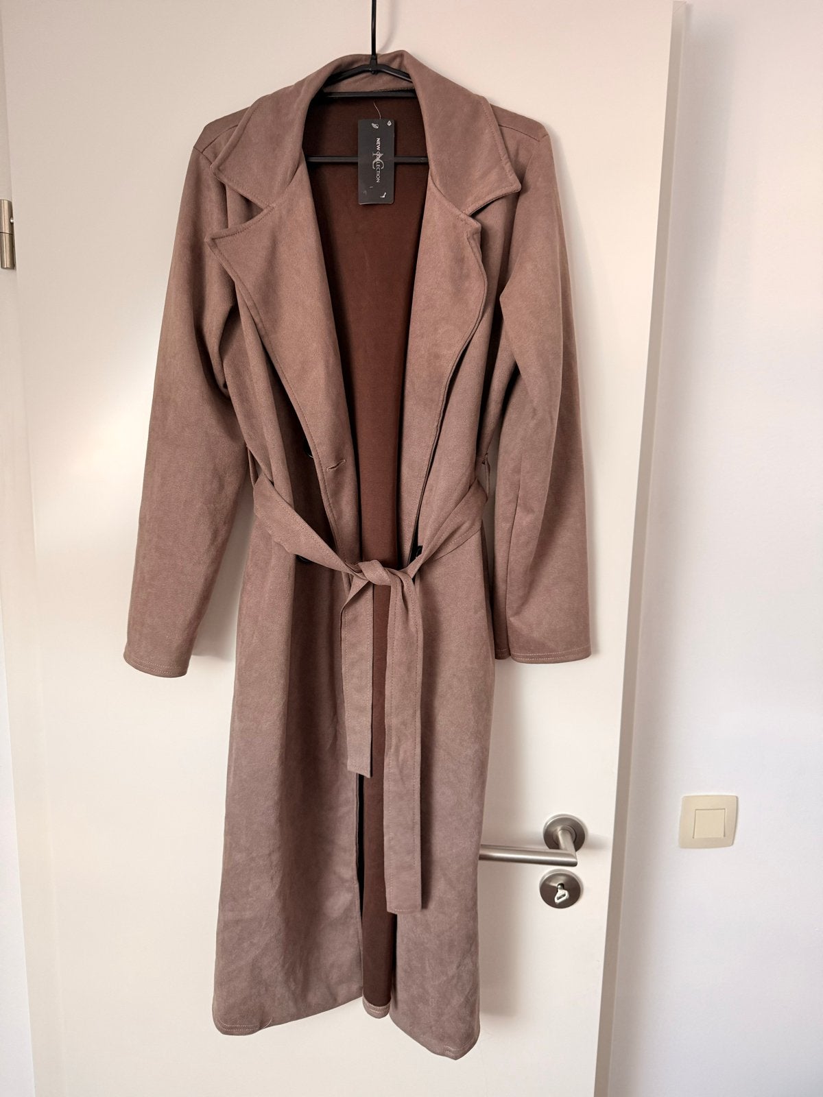 Nieuwe suède-look trenchcoat - One Size, Verzenden, Nieuw, Maat 38/40 (M), Bruin