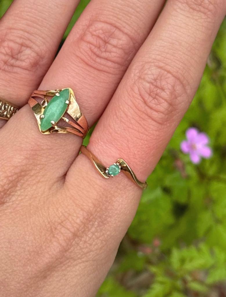 14 karaat gouden ring met groene steen, Sieraden, Tassen en Uiterlijk, Ringen, 18 tot 19, Verzenden, Zo goed als nieuw, Dame