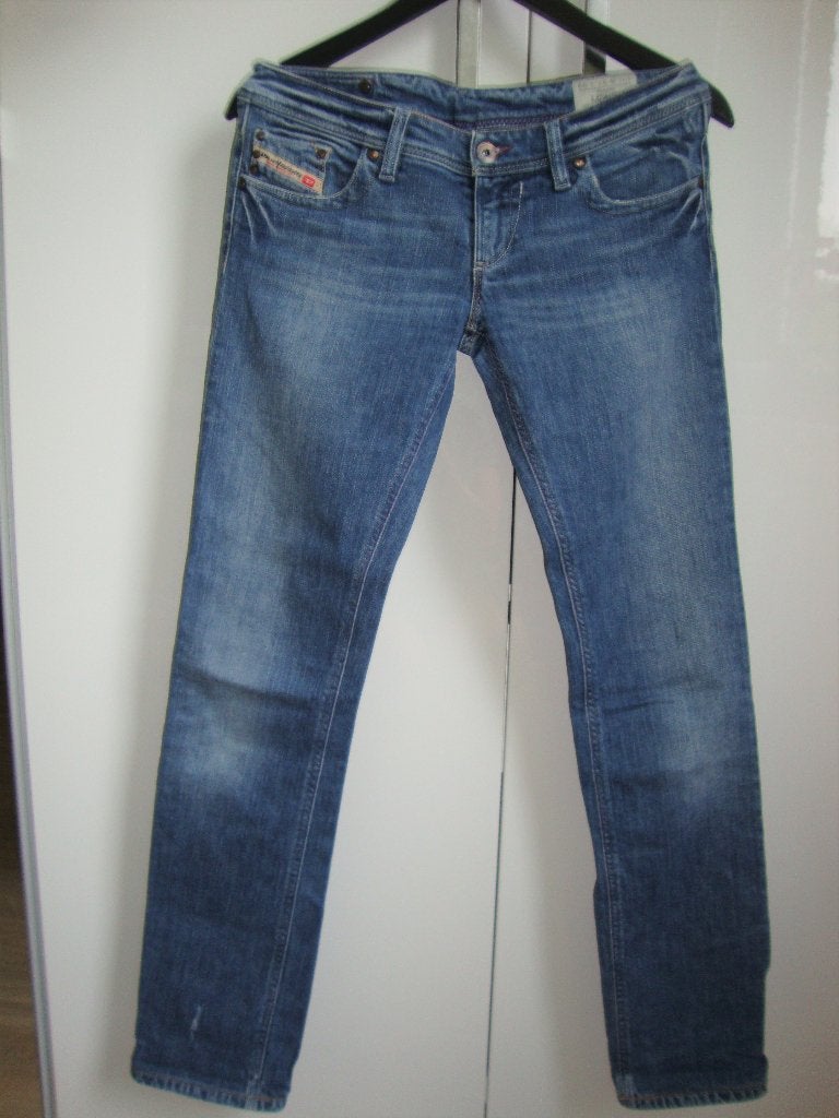 Diesel spijkerbroek maat 27/32, Ophalen of Verzenden, Zo goed als nieuw, Blauw, W27 (confectie 34) of kleiner