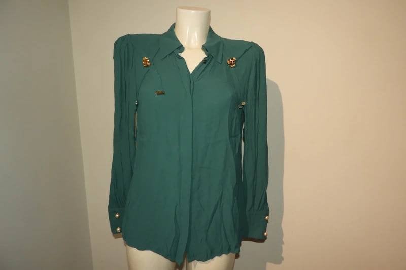 Elisabetta Franchi chique groene blouse gouden hardware IT42