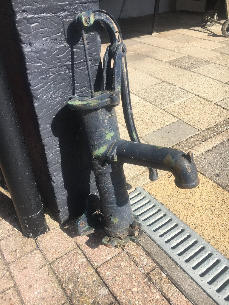 Decoratieve gietijzeren waterpomp, Ophalen, Gebruikt, Gietijzer, Overige typen