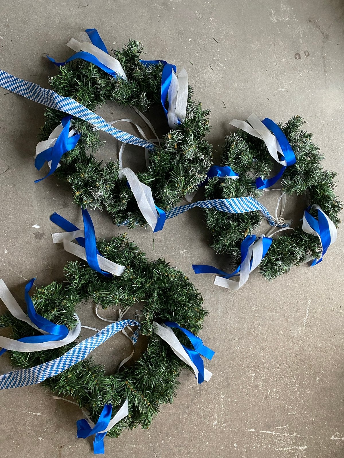 Oktoberfeestkrans met blauw-witte linten oktoberfeest, Ophalen of Verzenden, Gebruikt, Versiering, Geboorte of Huwelijk