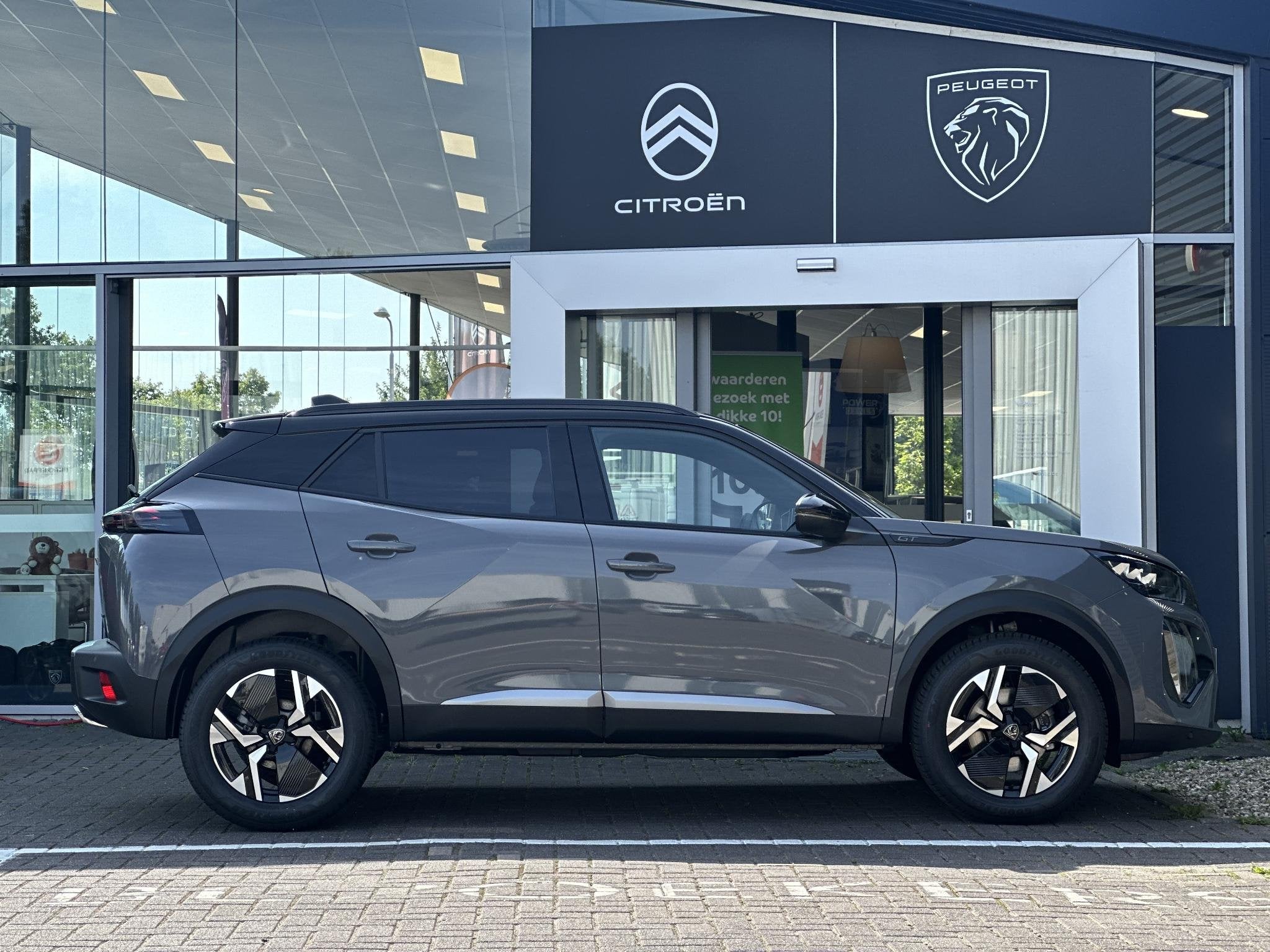 Peugeot 2008 1.2 Hybrid 145 GT | Panoramadak | All Seasonban, 1272 kg, Euro 6, 1199 cc, Leder en Stof