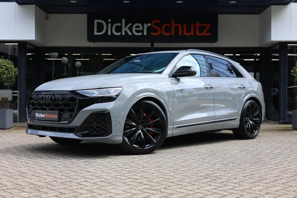 Audi Q8 60 TFSIe Competition Exclusive kleur | Vierwielb. |, Auto's, Audi, 2995 cc, Q8, 26 kWh, Bedrijf
