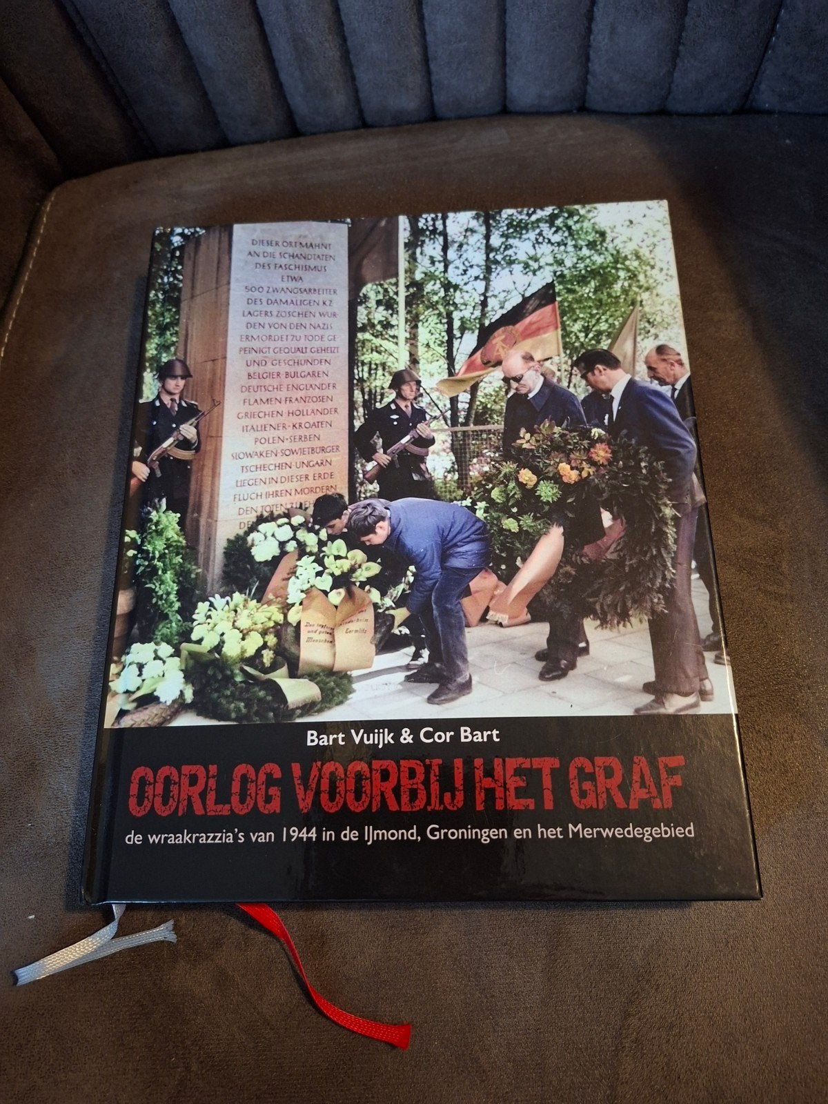 Oorlog Voorbij Het Graf - De Wraakrazzia's van 1944, Tweede Wereldoorlog, Bart Vuijk & Cor Bart, Ophalen of Verzenden, Zo goed als nieuw