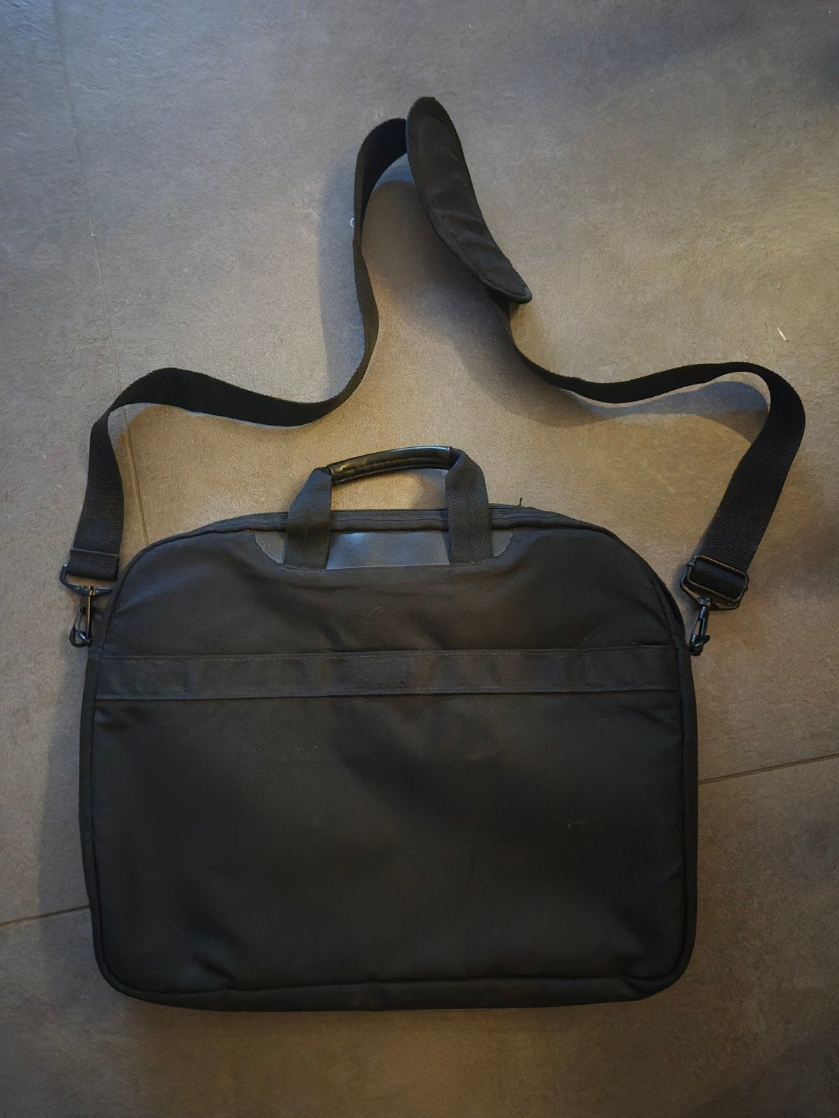 Zwarte laptoptas met schouderband (ca. 40x36 cm), Ophalen of Verzenden, Zo goed als nieuw, Aktetas