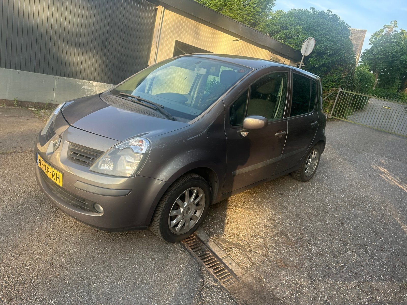 Renault Modus 1.2 16V E4 2007 Grijs, Auto's, Voorwielaandrijving, 4 cilinders, 100 pk, 49 €/maand