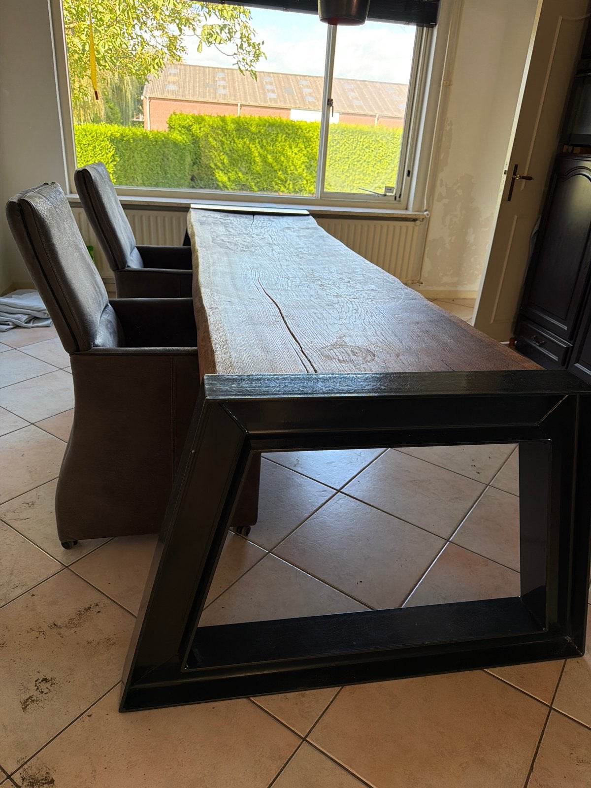 Robuuste eikenhouten eettafel met metalen onderstel, Ophalen, Gebruikt, Eikenhout, 50 tot 100 cm