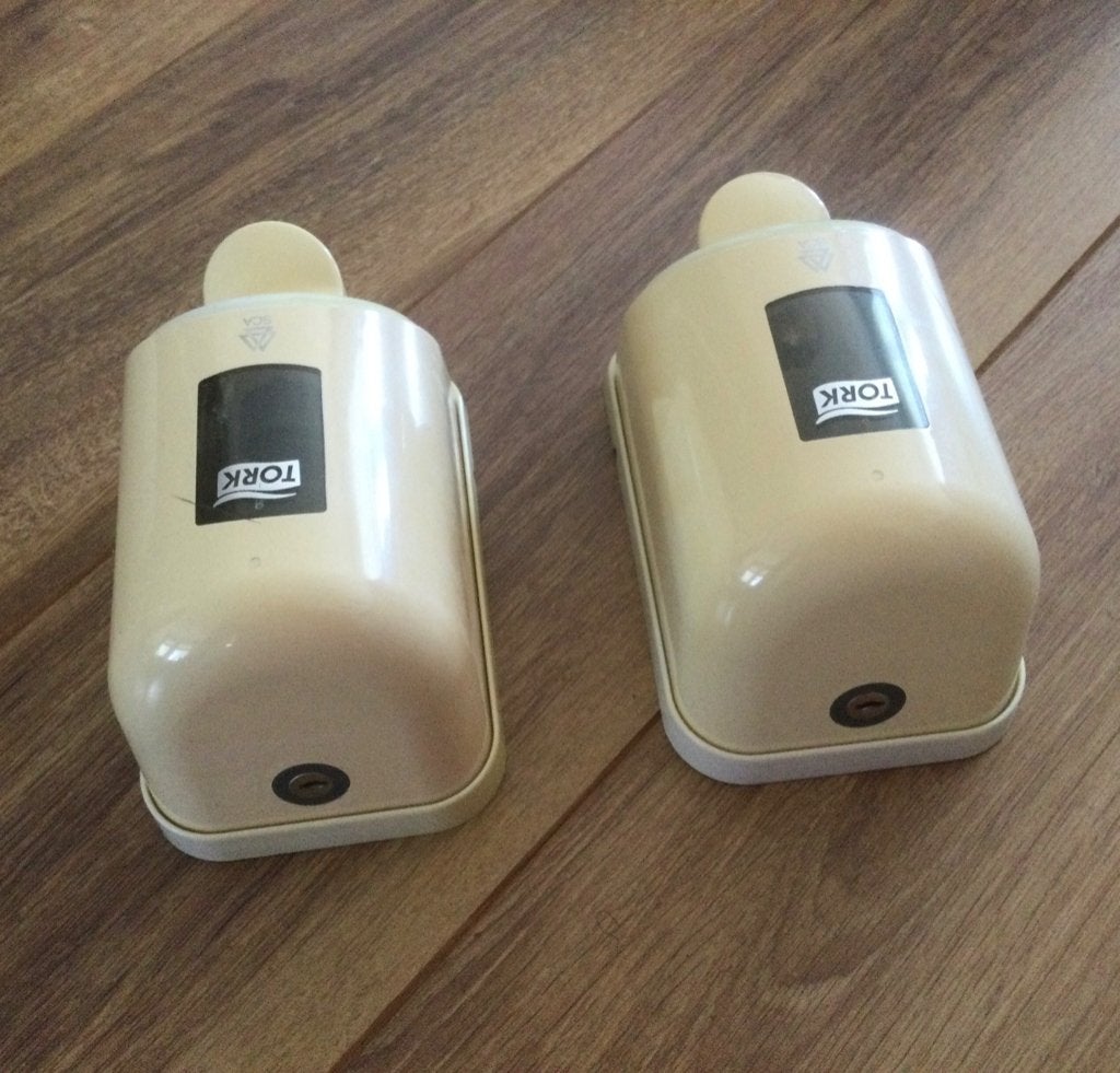 2 Tork zeepdispensers zonder sleutel., Ophalen of Verzenden, Gebruikt