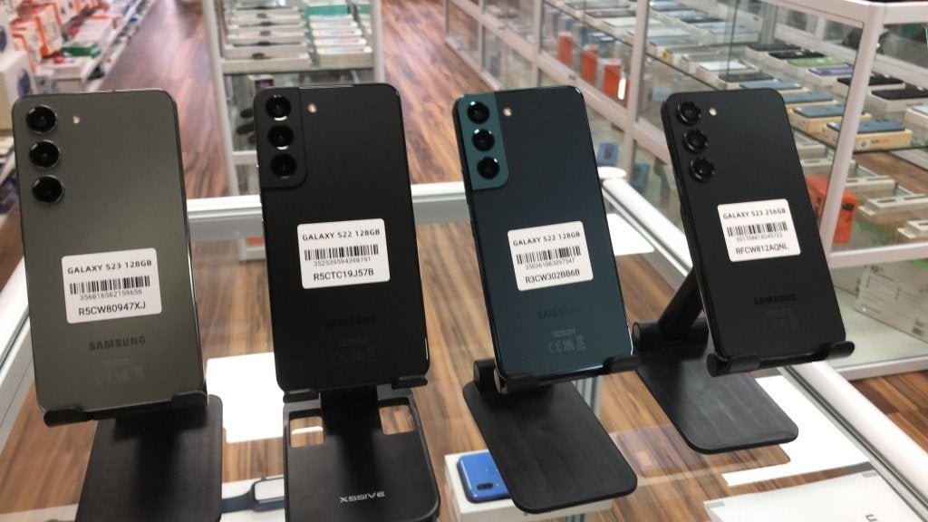 Samsung Galaxy S22  - Samsung S23  - Samsung S23 FE