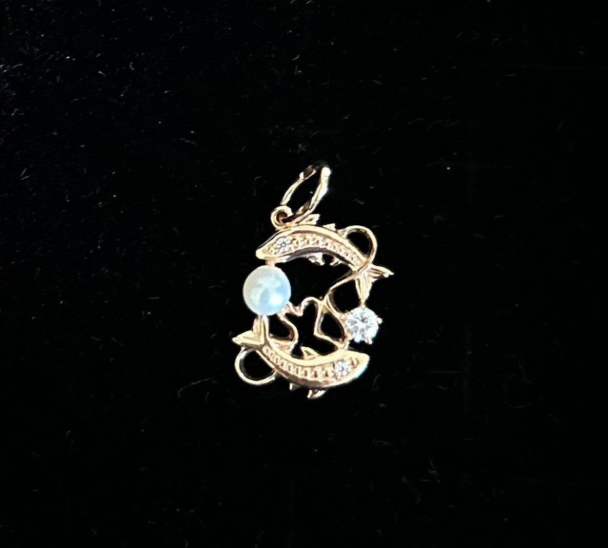 Gouden vissen hanger  14 karaats met parel en zirkonia, Sieraden, Tassen en Uiterlijk, Kettinghangers, Nieuw, Ophalen of Verzenden