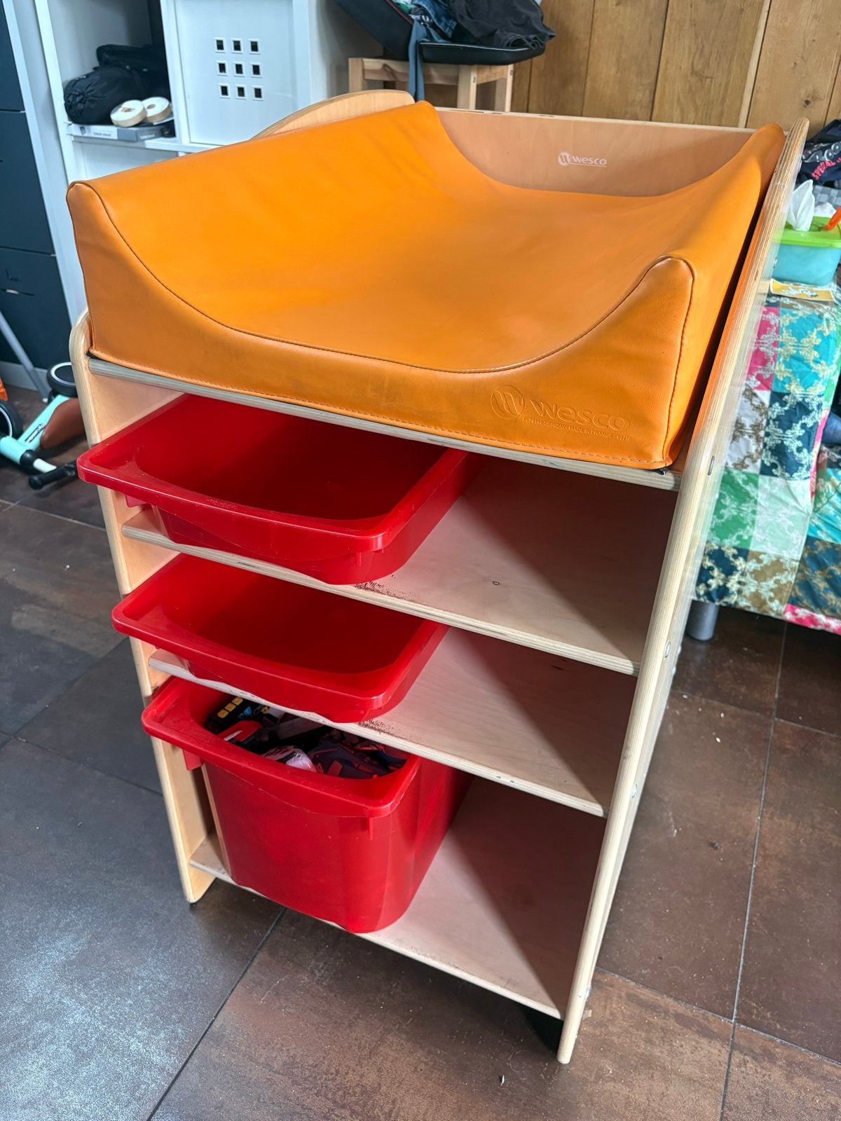 Wesco verschoontafel met opbergbakken, Gebruikt, Aankleedkussen, Standaard, Ophalen