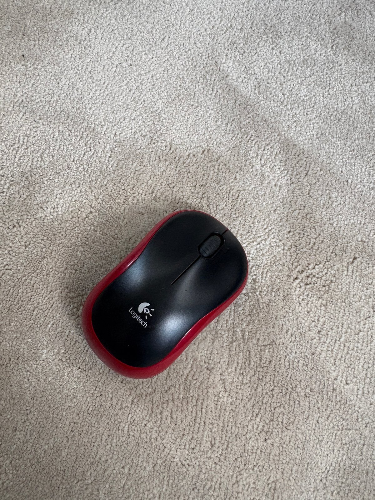Logitech Draadloze Muis - Rood/Zwart, Computers en Software, Muizen, Rechtshandig, Muis, Ophalen of Verzenden, Zo goed als nieuw
