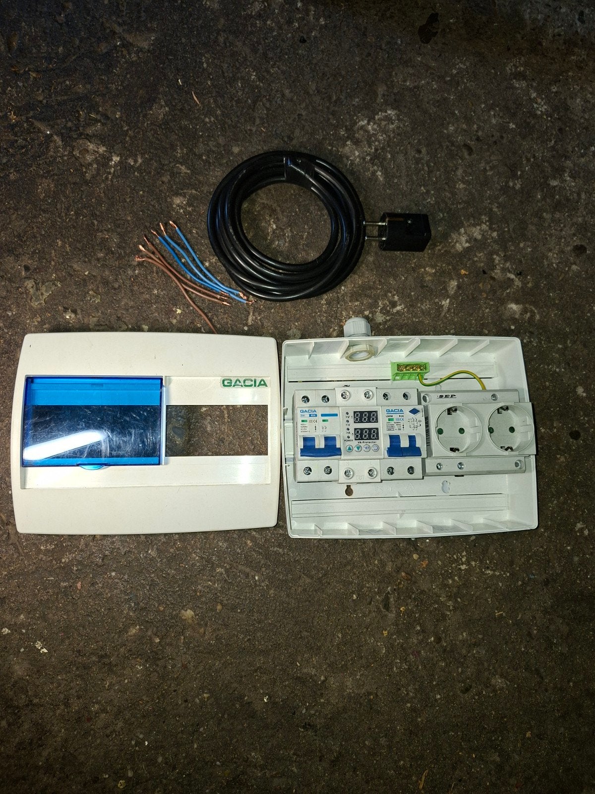 Hulp gezocht: Kleine PV-verdeler (230V intern bedraden (omge, Ophalen of Verzenden, Overige typen